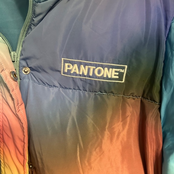 Forever 21x Pantone Tye Dye Puffer Jacket. - Picture 3 of 4